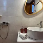 Апартаменты Queen Bee Seafront *