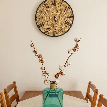 Queen Bee Seafront Апартаменты