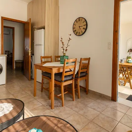 Queen Bee Seafront Апартаменты *