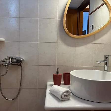 Апартаменты Queen Bee Seafront *